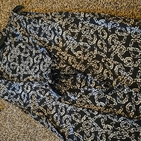 Black and White Chain Pattern Sleeveless Top from Elie Tahari for Nordstrom. - Picture 1 of 3